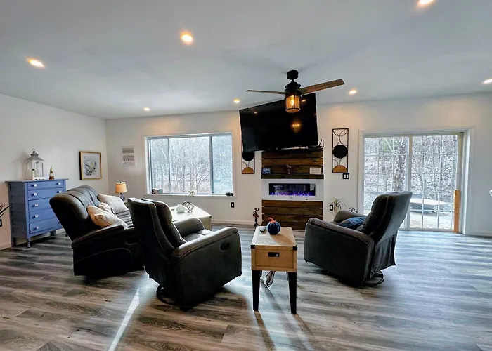 37Pa Superbly Appointed Riverfront Home In Littleton Skiing Hiking Firepit Wif