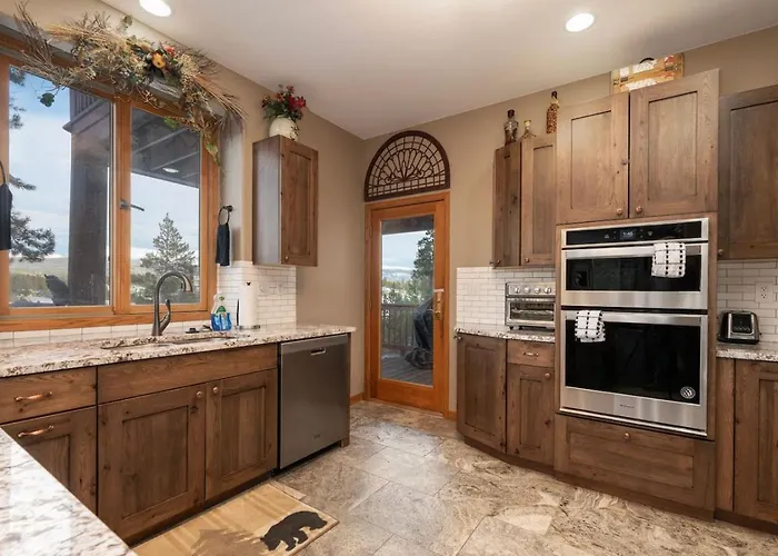 Stunning Mountain Retreat With View And Private Hot Tub