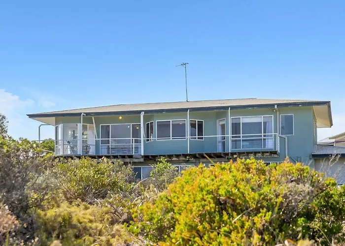 Salt & Peppermint - Beachfront Escape With Stunning Views