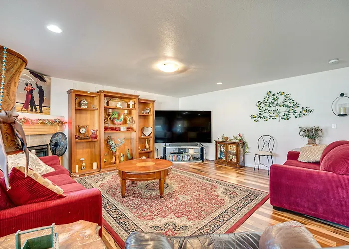 1 Mi To Moses Lake: Home W/ Private Yard & Hot Tub