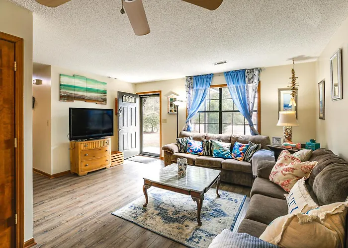 Cozy Home W/ Fenced Backyard In Sunset Beach!