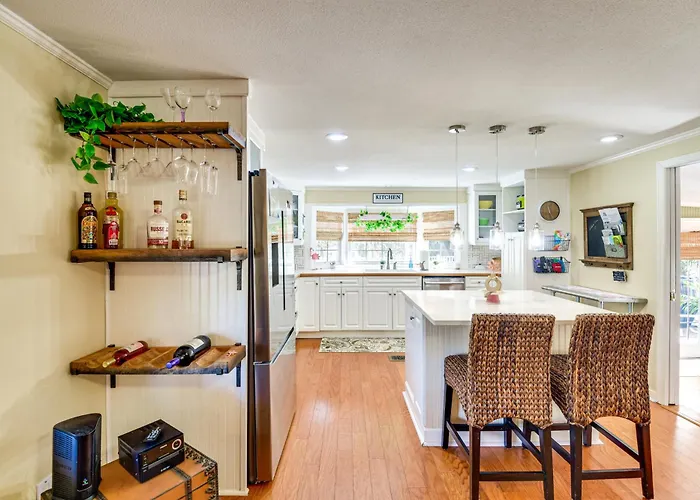 < 1 Mi To Boat Ramp: Canal-Front Retreat In Astor!