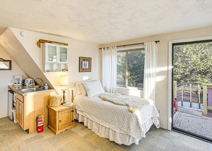 Near Hiking: Tranquil Crestone Studio W/ Deck!