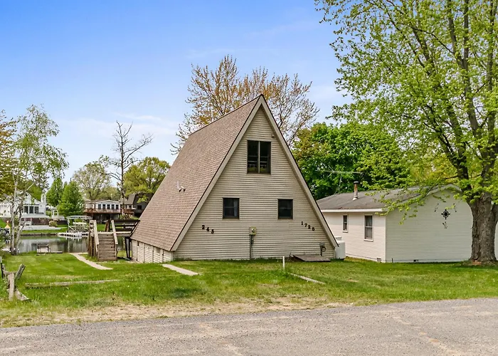Loch Nez, A Spacious 3-Bedroom Home In Silver Lake, Mi