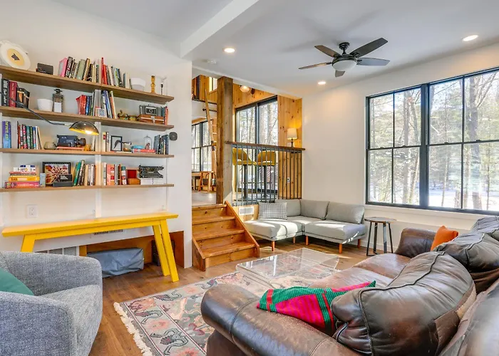 Lake Front Cottage With Loft In Narrowsburg!