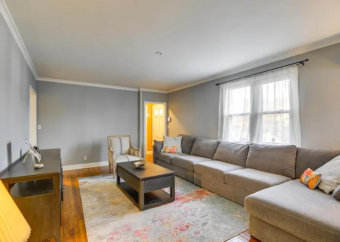 3 Mi To Downtown: Spacious White Plains Home