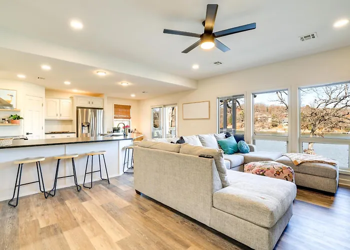 Lakefront Retreat W/ Game Room In Bella Vista!