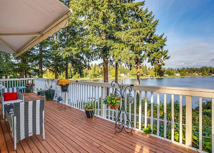 Lakefront Home W/ Fire Pit, Dock In Kent!