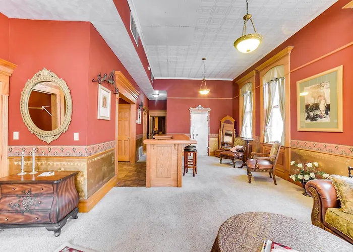 Downtown Yankton Suite: Walk To Restaurants!