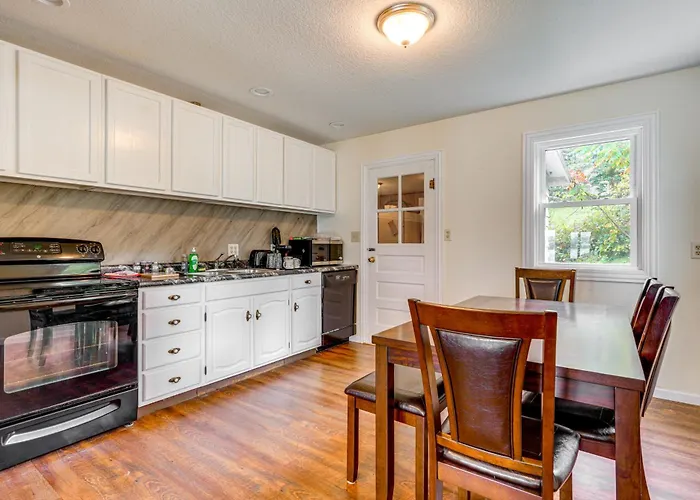 Webster Lake Home W/ Patio ~ 3 Mi To Town!