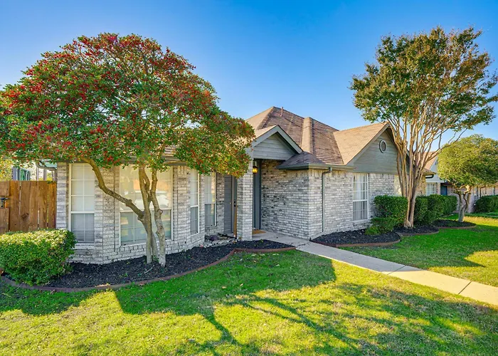 1/2 Mi To Frisco Commons! Family Getaway W/ Patio