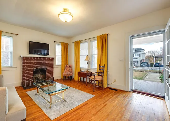 Walk To The Grandin Theatre: Roanoke Unit W/ Yard!