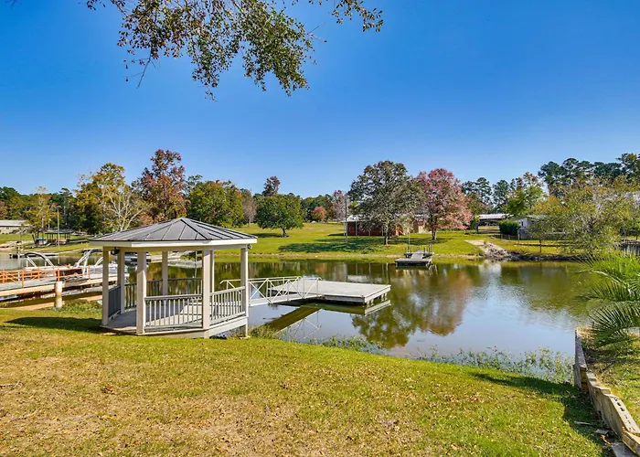 Walk To Marina! Prosperity Home W/ Screened Porch