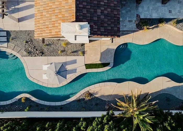 Riviera - Lazy River Pool, Pickleball, Game Room!