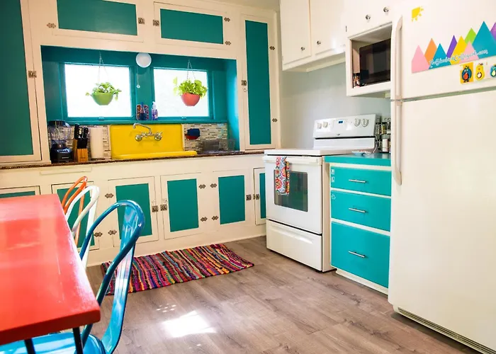 The Bluebird Cottage Style Cabin With Hot Tub Near Turner Falls And Casinos