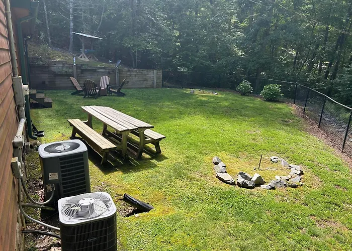 3Br Luxury Cabin • Hot Tub, Sauna • Pet Friendly