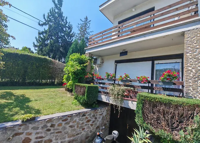 Open Vendeghaz