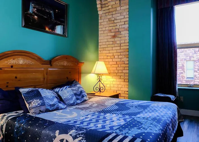 Dog-Friendly Canal Park Condo Hot Tub Pool