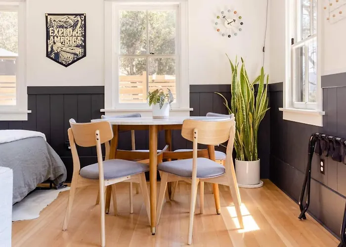 Wild Hair Studio-Stylish Farm Stay W Ev Charger