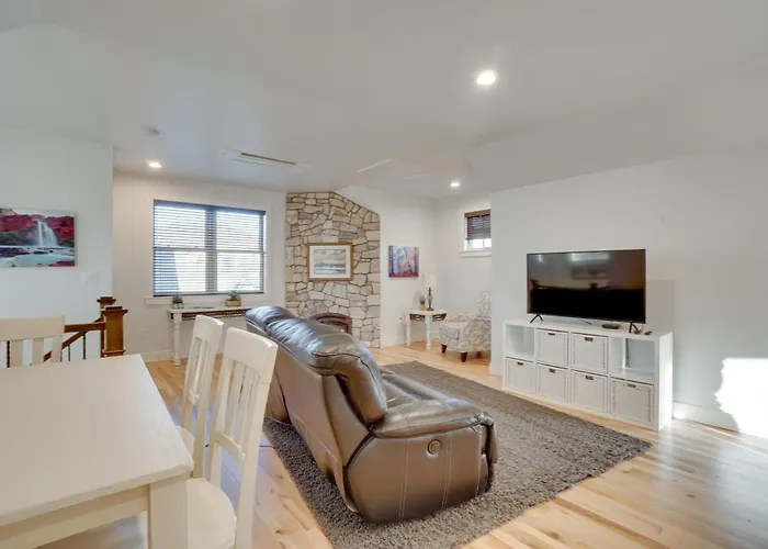 2 Mi To Town: Castle Rock Retreat W/ Fireplace!