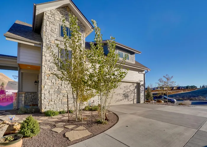 2 Mi To Town: Castle Rock Retreat W/ Fireplace!