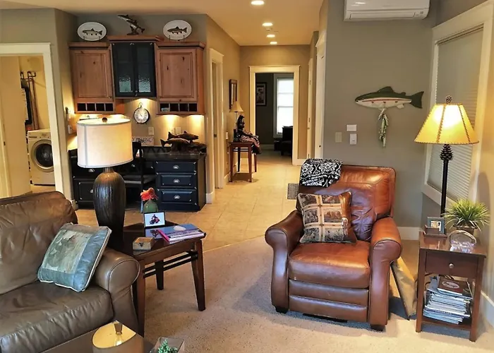 Riverfront Condo With Balcony, King Bed Str#267