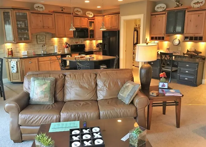 Riverfront Condo With Balcony, King Bed Str#267