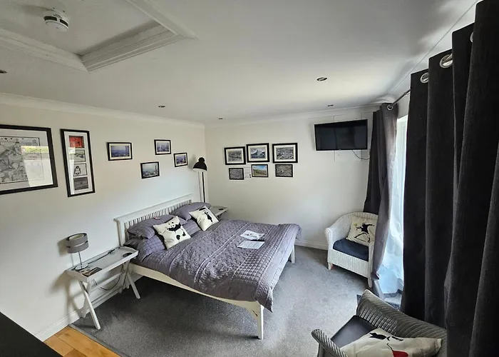 Modern Immaculate Studio With Ac & Parking, Outside The Caz