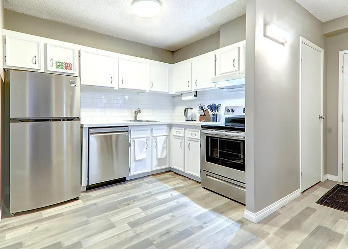 Roomy Top Floor At Stampede W Free Parking And Ac