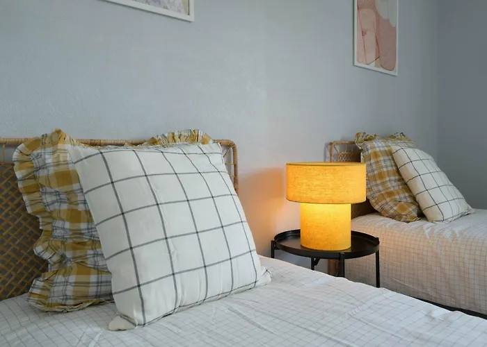 Le Raymond: Centrally Located Apartment with Parking