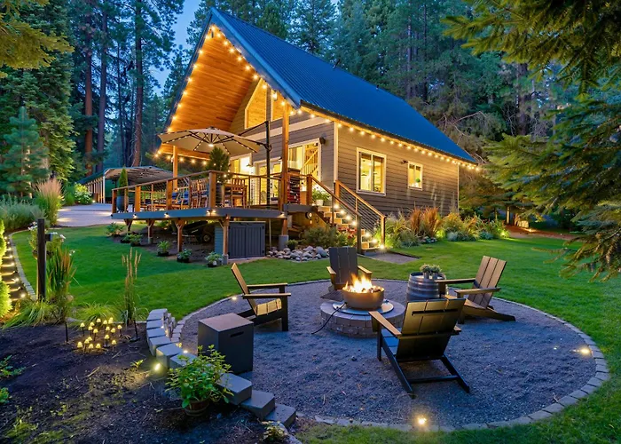 Riverfront Chalet Near Skiing, Lakes, Mtns & Leavenworth