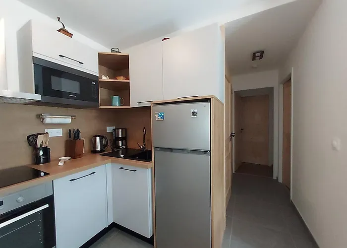 Appartement Neuf 2 Chambres, Parking Inclus, Proche Bus Gratuit