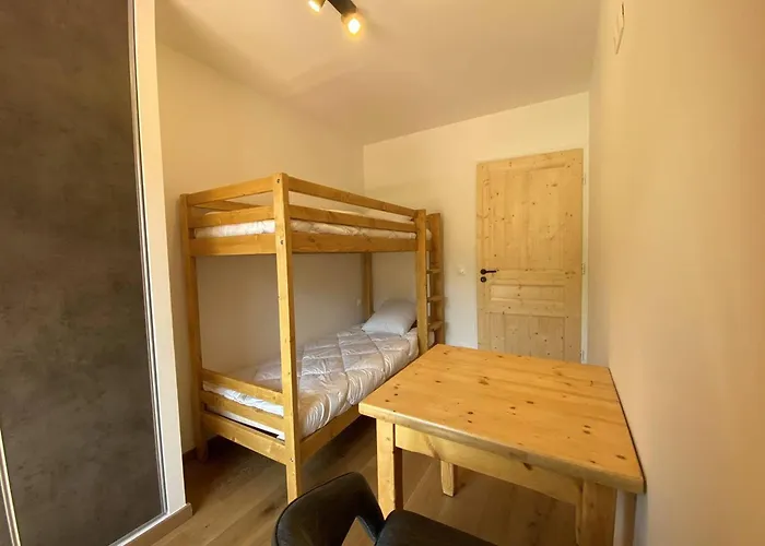Appartement Neuf 2 Chambres, Parking Inclus, Proche Bus Gratuit