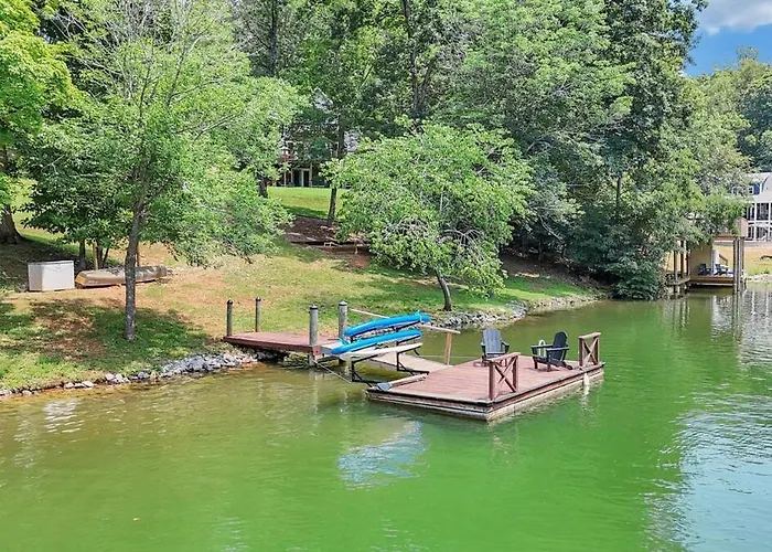 Lakefront 3Br With Dock, Fire Pit, Lawn Games, And Game Room
