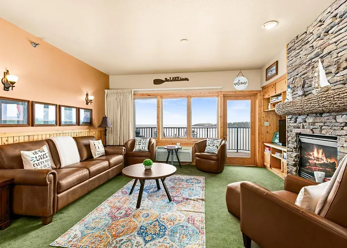 Amazing Lake View King Suite, Kitchen & Pools