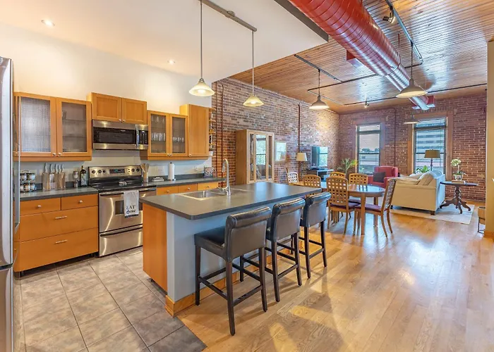 Gorgeous Apartment Across From La Crosse Center