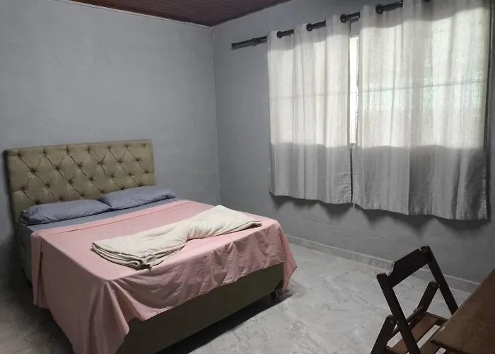 Quarto em lugar tranquilo e bem localizado