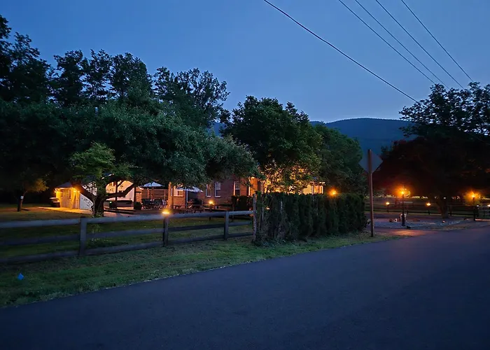 Valley Brickhouse Hot Tub Trails Downtown 1M
