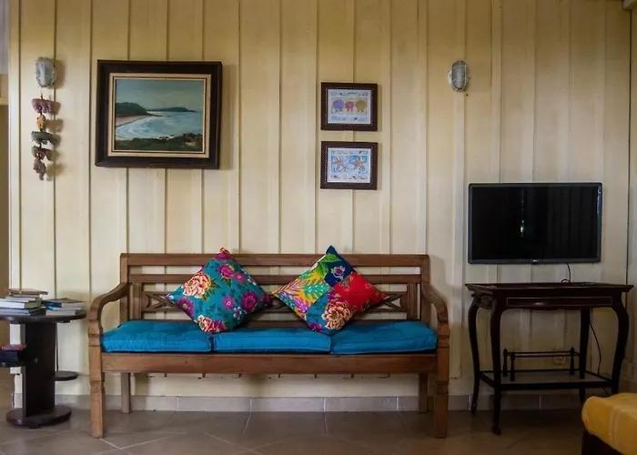 Casa charmosa e pé na areia na Ilha do Mel - Nova Brasília