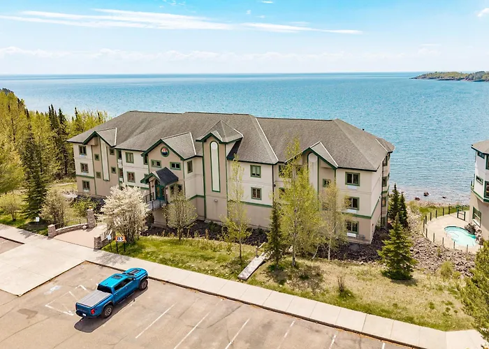 Majestic Lake Views King Suite, 2 Queen Beds And Heated Pools
