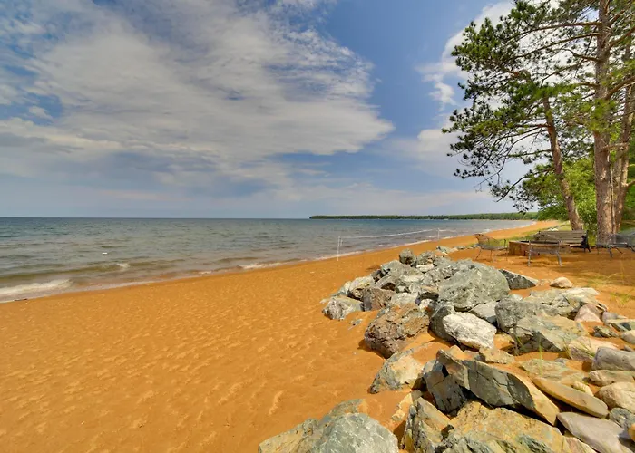 Lakefront Lookout! Private Sand Beach On Superior