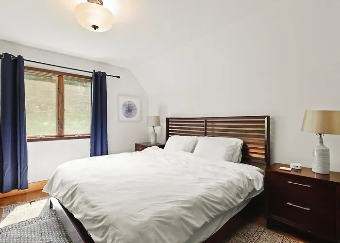 Modern Mountain Escape - Near West Jefferson