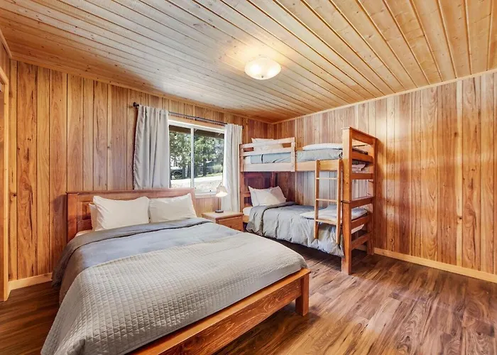 Vista Sugarloaf ~ Mountain Getaway Near Town & Skiing W/ Gas Grill & Spacious Deck