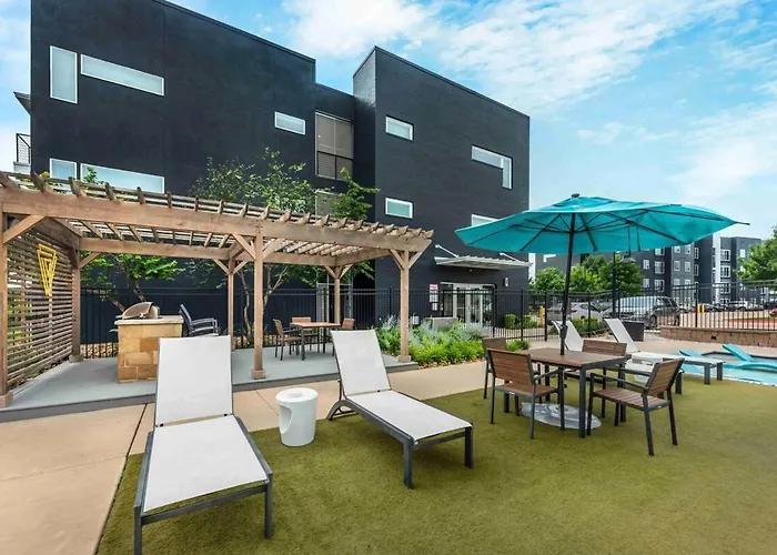 Lux 1B1B With Parking, Pool, Gym, Private Patio Near Austin