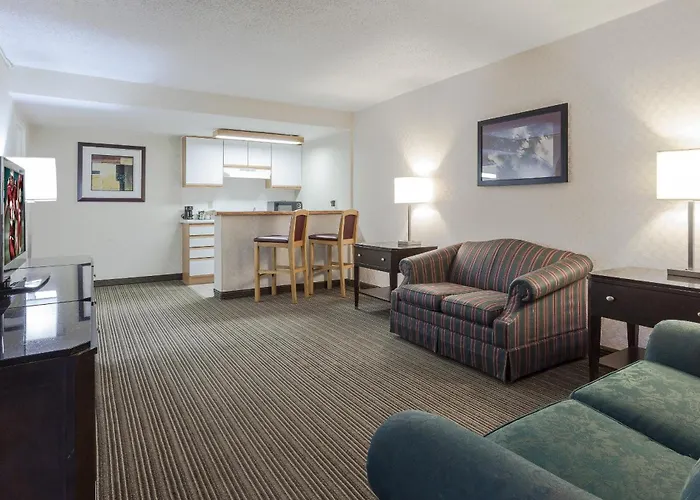 Red Roof Inn & Suites Dekalb