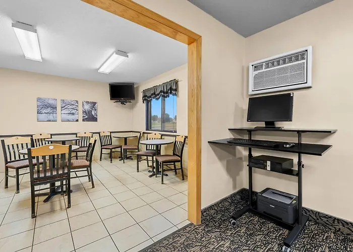 Super 8 By Wyndham Alexandria Mn