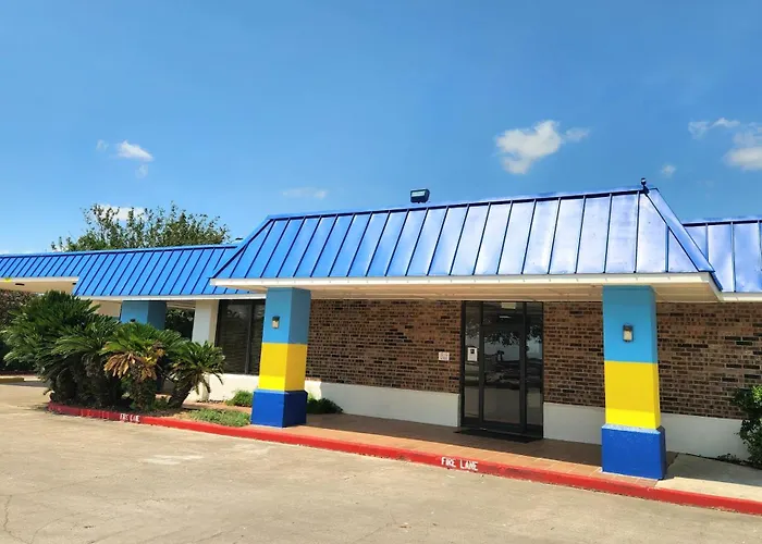 Days Inn By Wyndham Seguin Tx