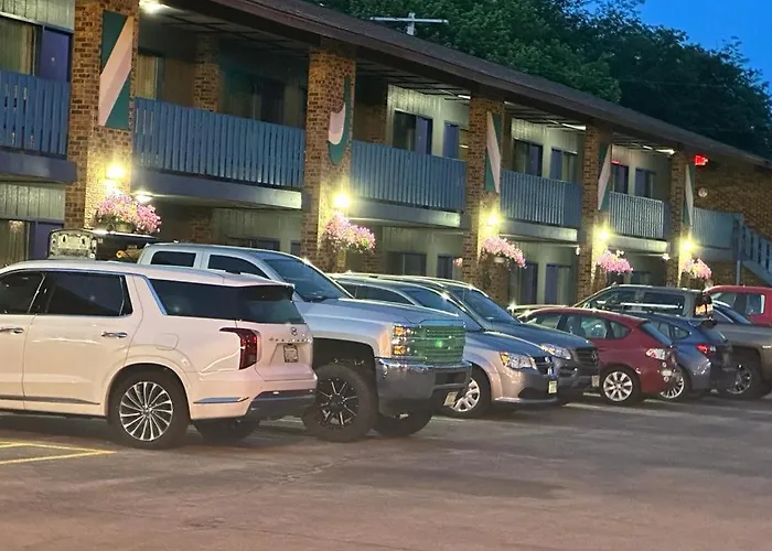 Kewanee Motor Lodge