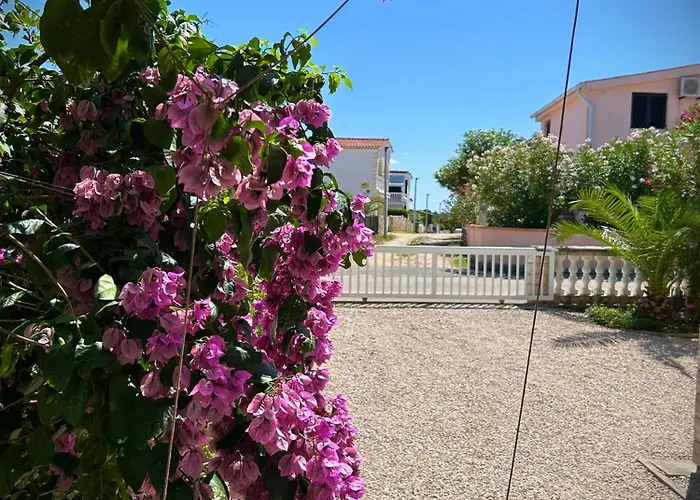 Apartment Azriel