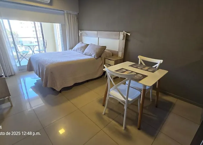 Maipu Y Avenida Pellegrini - Parking Privado Con Costo Adicional